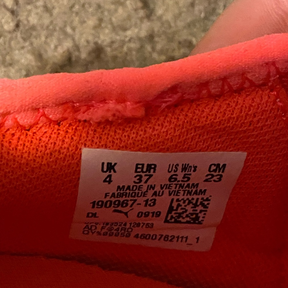 Pink Puma’s size 6.5 - Picture 4 of 4